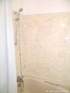 Paris Studio apartment - bathroom 1 (PA-4079) photo 3 of 4