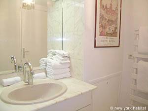 Paris Studio apartment - bathroom 1 (PA-4079) photo 1 of 4