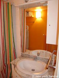 Paris 1 Bedroom apartment - bathroom (PA-4140) photo 2 of 4