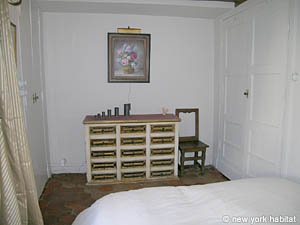 Paris 2 Bedroom apartment - bedroom 1 (PA-4166) photo 2 of 5