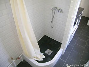 Paris 2 Bedroom apartment - bathroom 1 (PA-4166) photo 3 of 4