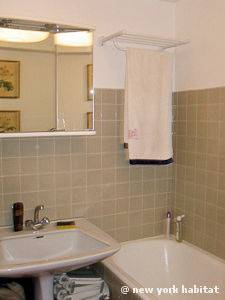 Paris 1 Bedroom apartment - bathroom (PA-4221) photo 1 of 1