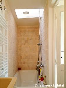 Paris T4 - Loft - Triplex appartement location vacances - salle de bain (PA-4264) photo 1 sur 2