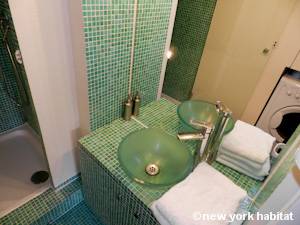 Paris T2 appartement location vacances - salle de bain 1 (PA-4268) photo 2 sur 4