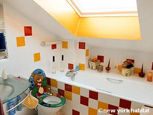 Paris T3 - Duplex appartement location vacances - salle de bain (PA-4270) photo 1 sur 2