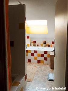 Paris T3 - Duplex appartement location vacances - salle de bain (PA-4270) photo 2 sur 2