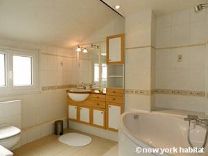 Paris T2 - Duplex - Penthouse logement location appartement - salle de bain (PA-4274) photo 1 sur 2