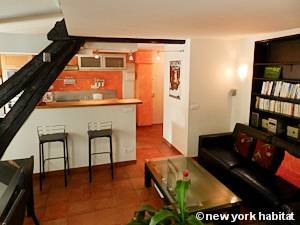 Paris T2 - Duplex - Penthouse logement location appartement - s&eacute;jour (PA-4274) photo 2 sur 4