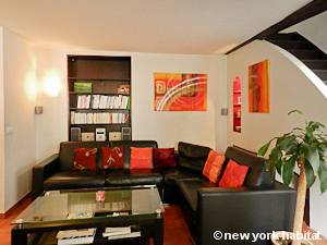 Paris T2 - Duplex - Penthouse logement location appartement - s&eacute;jour (PA-4274) photo 3 sur 4