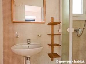 Paris 1 Bedroom apartment - bathroom (PA-4284) photo 4 of 4
