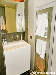 Paris T2 logement location appartement - salle de bain (PA-4293) photo 1 sur 4