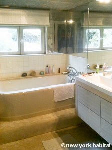 Paris 2 Bedroom - Duplex apartment - bathroom 1 (PA-4295) photo 1 of 3