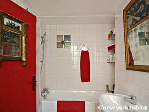 Paris 1 Bedroom apartment - bathroom (PA-4301) photo 3 of 3