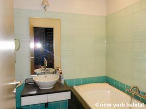 Paris 3 Bedroom - Duplex accommodation - bathroom 1 (PA-4308) photo 1 of 1