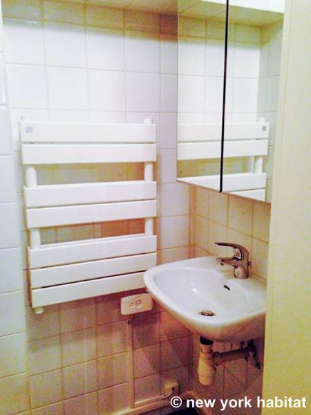 Badezimmer - Photo 2 von 2