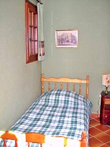 Sud de la France - Provence - Luberon - T6 appartements location vacances - chambre 3 (PR-21) photo 2 de 3