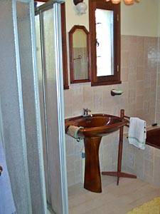 Sud de la France - Provence - Luberon - T6 appartements location vacances - salle d'eau 1 (PR-21) photo 1 de 2