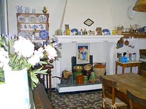 South France - Provence Luberon - 4 Bedroom - Maison de Village accommodation bed breakfast - kitchen (PR-154) photo 1 of 6