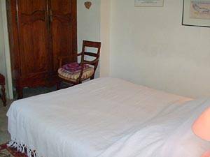 South France - Provence Luberon - 4 Bedroom - Maison de Village accommodation bed breakfast - bedroom 1 (PR-154) photo 2 of 6