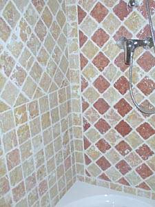 South France - Avignon Region - 3 Bedroom - Mas accommodation bed breakfast - bathroom 1 (PR-158) photo 2 of 3