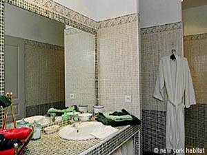 South France - Avignon Region - 3 Bedroom - Mas accommodation bed breakfast - bathroom 2 (PR-158) photo 1 of 3