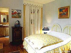 South France - Avignon Region - 3 Bedroom - Mas accommodation bed breakfast - bedroom 2 (PR-158) photo 1 of 4