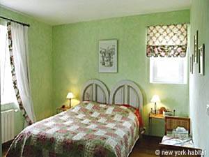 South France - Avignon Region - 3 Bedroom - Mas accommodation bed breakfast - bedroom 1 (PR-158) photo 4 of 8