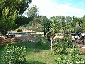 South France - Avignon Region - 3 Bedroom - Mas accommodation bed breakfast - other (PR-158) photo 16 of 20