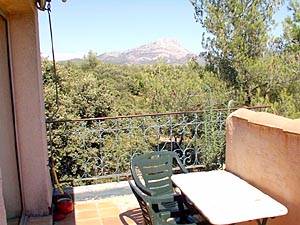 South France - Aix en Provence - Marseilles - Studio accommodation - living room (PR-195) photo 4 of 6