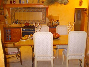 Sud de la France - Avignon et sa r&eacute;gion - T4 - Mas appartements location vacances - cuisine (PR-231) photo 1 de 9