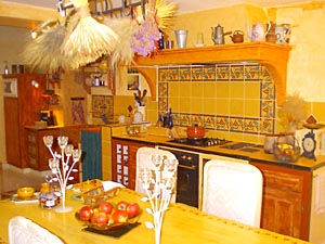Sud de la France - Avignon et sa r&eacute;gion - T4 - Mas appartements location vacances - cuisine (PR-231) photo 2 de 9
