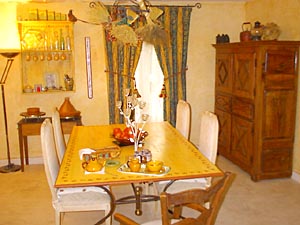 Sud de la France - Avignon et sa r&eacute;gion - T4 - Mas appartements location vacances - cuisine (PR-231) photo 4 de 9