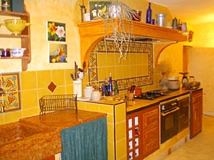 Sud de la France - Avignon et sa r&eacute;gion - T4 - Mas appartements location vacances - cuisine (PR-231) photo 5 de 9