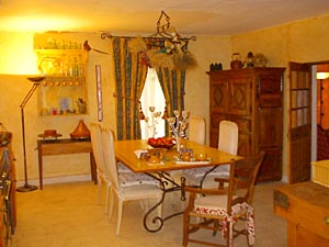 Sud de la France - Avignon et sa r&eacute;gion - T4 - Mas appartements location vacances - cuisine (PR-231) photo 9 de 9