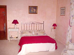 Sud de la France - Avignon et sa r&eacute;gion - T4 - Mas appartements location vacances - chambre 1 (PR-231) photo 7 de 7
