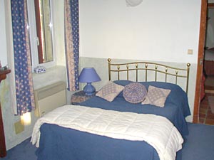 Sud de la France - Avignon et sa r&eacute;gion - T4 - Mas appartements location vacances - chambre 2 (PR-231) photo 2 de 3