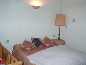 Sud de la France - Avignon et sa r&eacute;gion - T4 - Mas appartements location vacances - chambre 3 (PR-231) photo 2 de 3