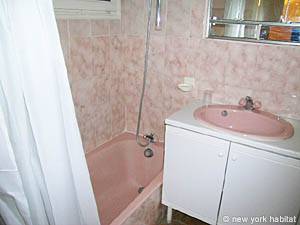 South France - Aix en Provence - Marseilles - Studio - Villa accommodation - bathroom (PR-232) photo 3 of 3