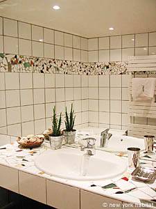 Sud de la France - Provence - T2 appartement location vacances - salle de bain (PR-274) photo 2 sur 2