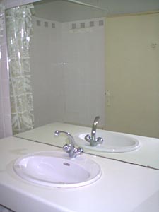 Sur de Francia - Regi&oacute;n de Montpellier - 3 Dormitorios apartamento - ba&ntilde;o 1 (PR-298) photo 1 de 2