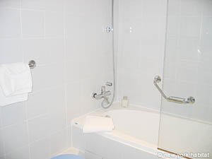 S&uuml;dfrankreich 5 Zimmer - Maison de Village wohnung bed breakfast - badezimmer 1 (PR-325) photo 2 von 2