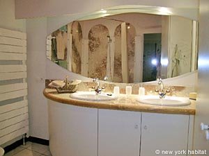 Sud de la France - Aix en Provence - Marseille - T2 logements location appartements - salle d'eau (PR-411) photo 1 de 2