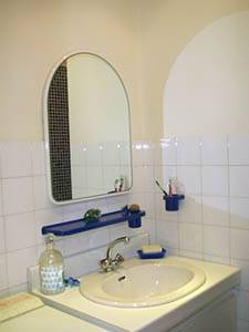 South of France - French Riviera - Studio accommodation - bathroom (PR-424) photo 1 of 2 South of France - French Riviera - Studio accommodation - bathroom (PR-424) photo 1 of 2