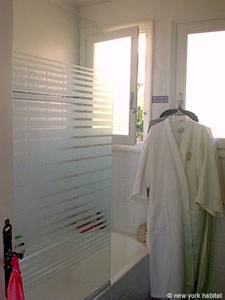 S&uuml;dfrankreich 3 Zimmer ferienwohnung badezimmer 1 photo 15
