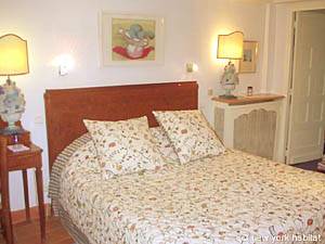 Sud de la France - Avignon et sa r&eacute;gion - T8 appartements bed breakfast - chambre 2 (PR-450) photo 1 de 2