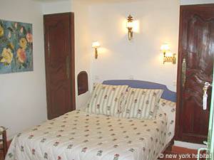 Sud de la France - Avignon et sa r&eacute;gion - T8 appartements bed breakfast - chambre 3 (PR-450) photo 1 de 1