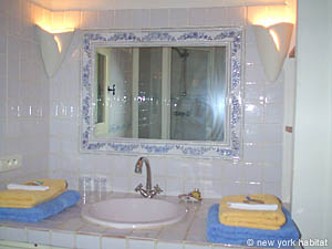 South France 7 Bedrooms - Mas accommodation bed breakfast - bathroom 1 (PR-453) photo 1 of 3