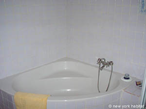 South France 7 Bedrooms - Mas accommodation bed breakfast - bathroom 1 (PR-453) photo 3 of 3
