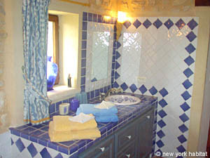 South France 7 Bedrooms - Mas accommodation bed breakfast - bathroom 2 (PR-453) photo 1 of 2