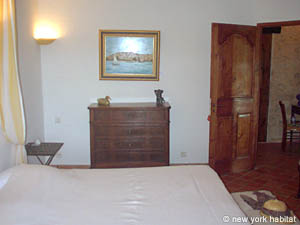 South France 7 Bedrooms - Mas accommodation bed breakfast - bedroom 3 (PR-453) photo 5 of 5